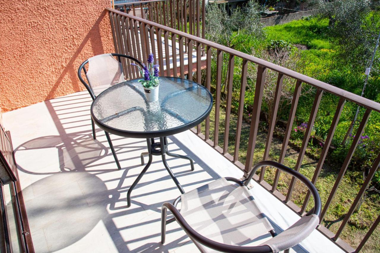 Costas Apartment *